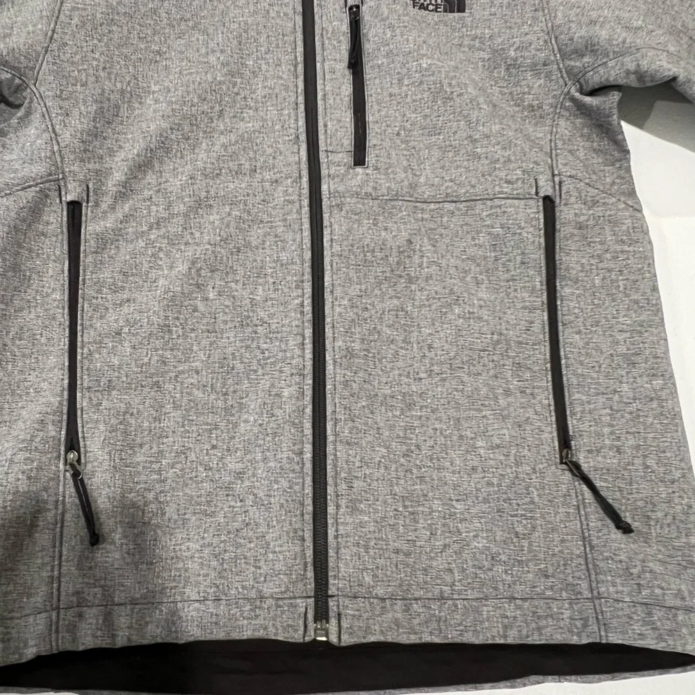 The North Face Men 's Apex Barrera Soft Shell  grey S